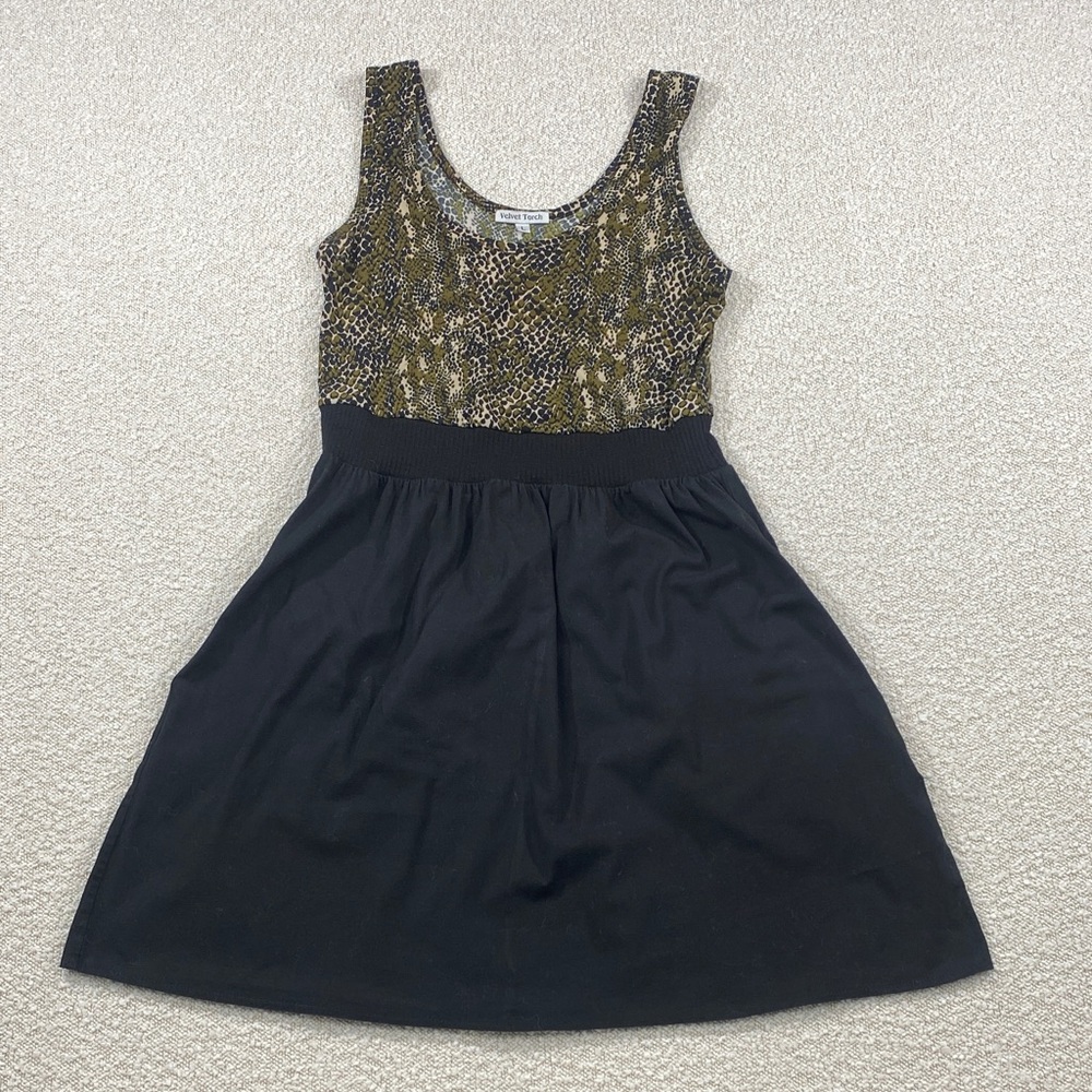 Velvet Torch Black and olive green snake print woman’s large